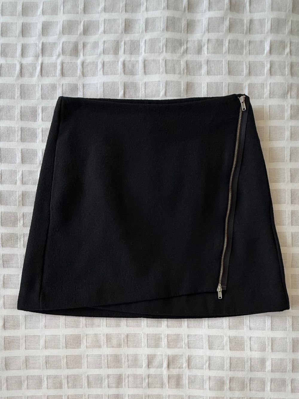 Gap Black Wool Wrap Skirt with zipper closure, fully lined & Pockets!
